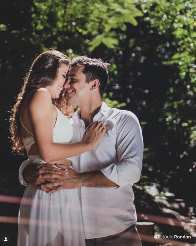 Couple forehead to forehead in sunlight